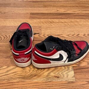 Nike Black and Red Athletic Sneakers
